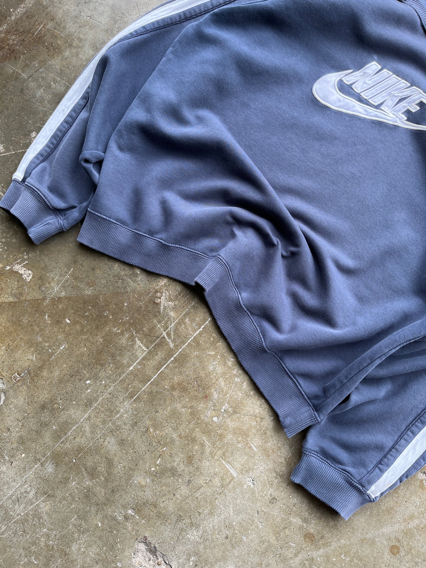 SUDADERA DE LOS AÑOS 2000's NIKE TALLA M