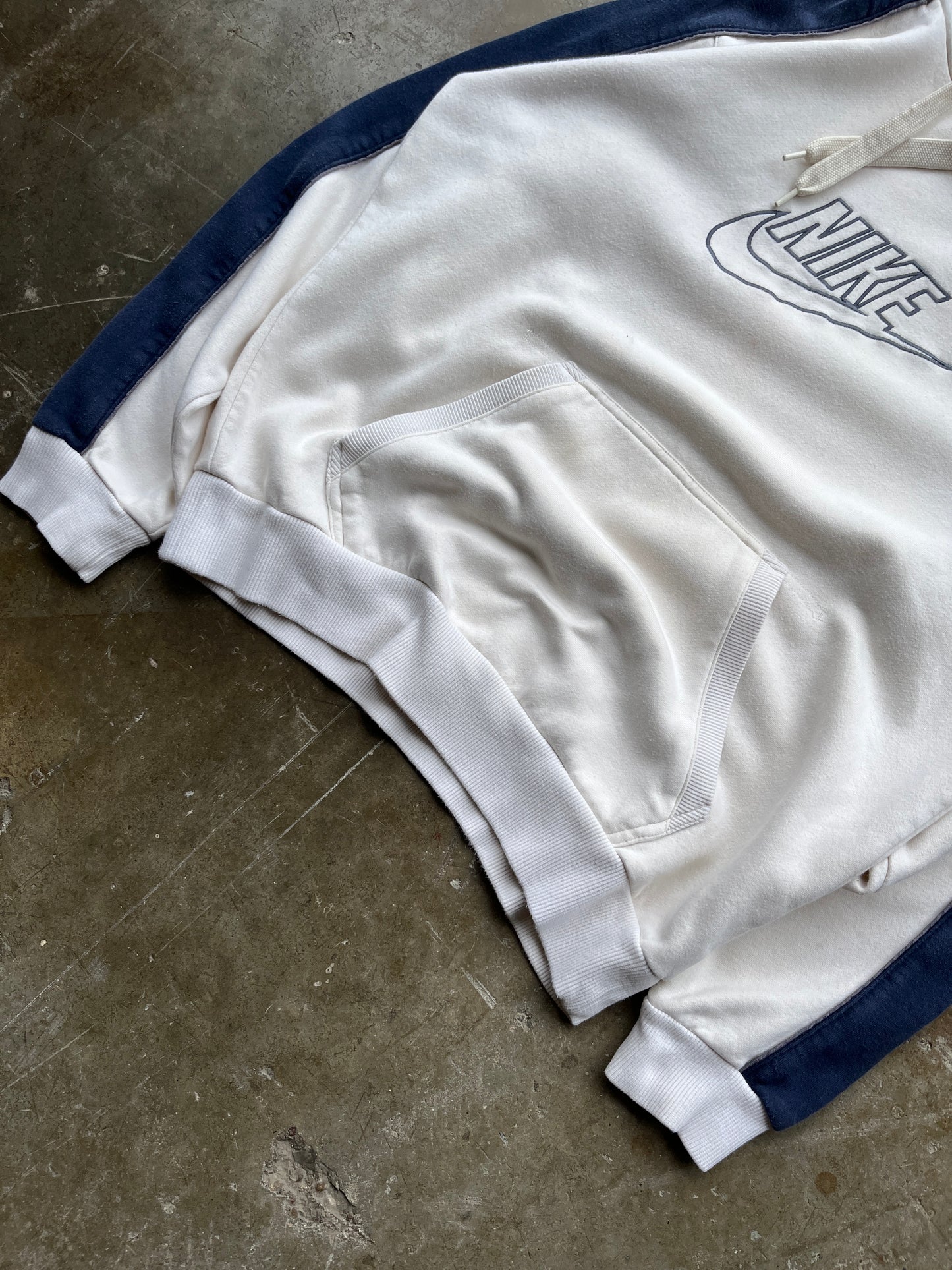 SUDADERA DE LOS AÑOS 2000's NIKE TALLA M