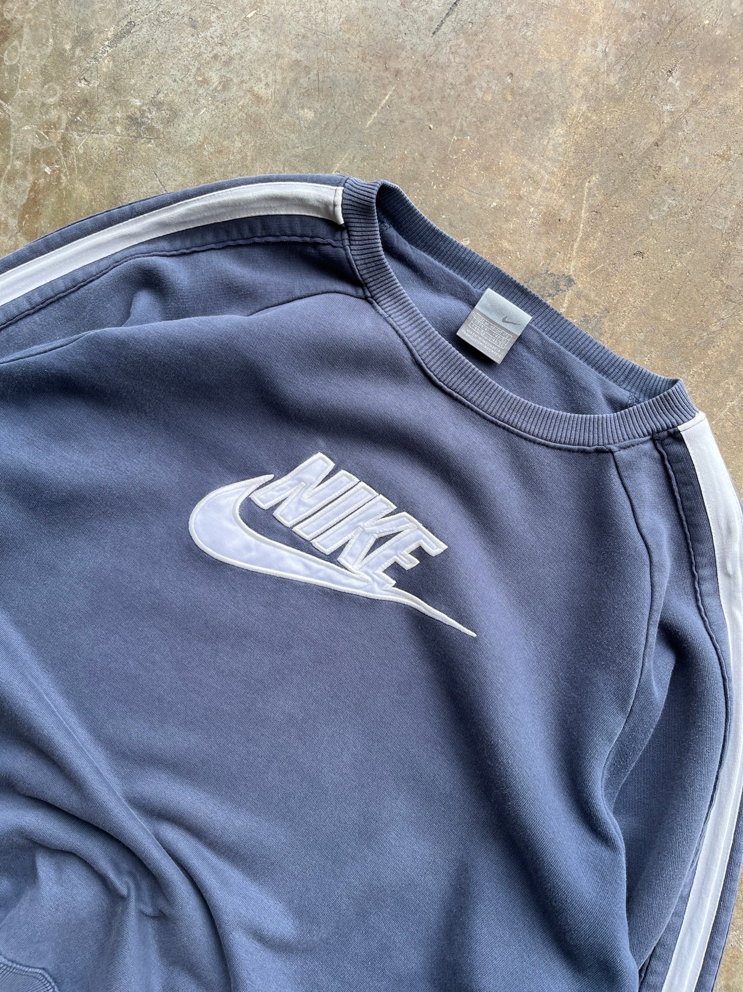 SUDADERA DE LOS AÑOS 2000's NIKE TALLA M